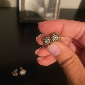 2 pairs Brighton studs